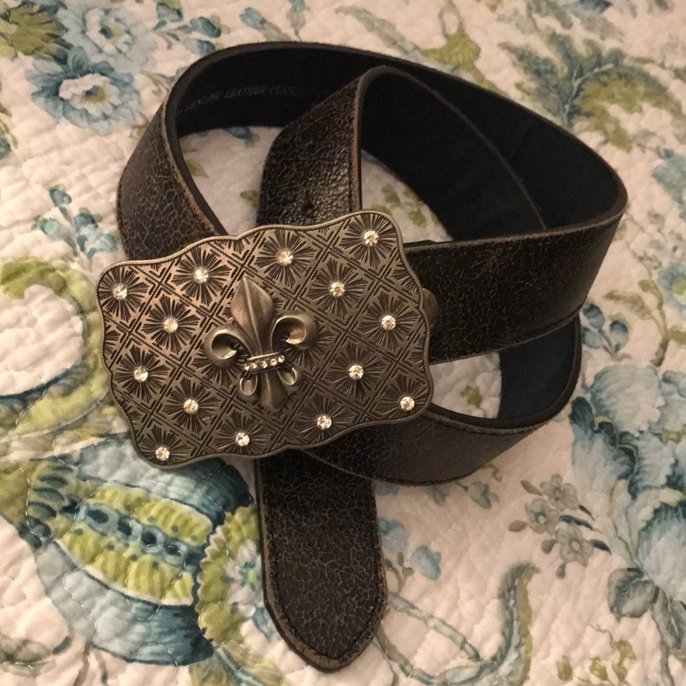 Leather Belt -Buckle w rhinestones & Fleur de lis